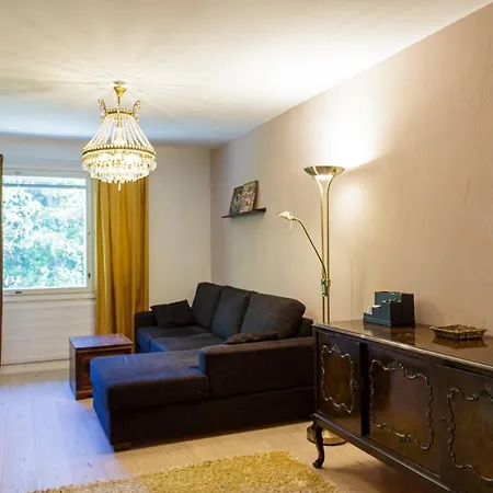 -hannula- Hiljainen Ja Tilava Kaksio Kahdella Autopaikalla Kauppojen Vieressae *