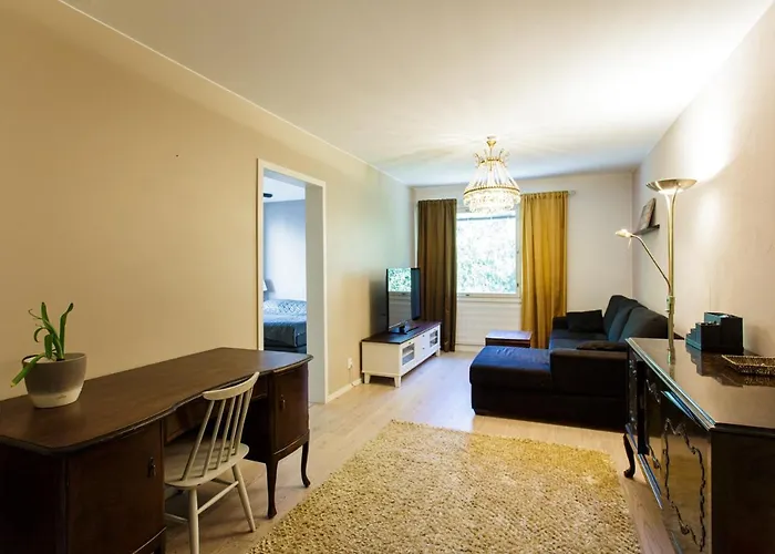 -hannula- Hiljainen Ja Tilava Kaksio Kahdella Autopaikalla Kauppojen Vieressae