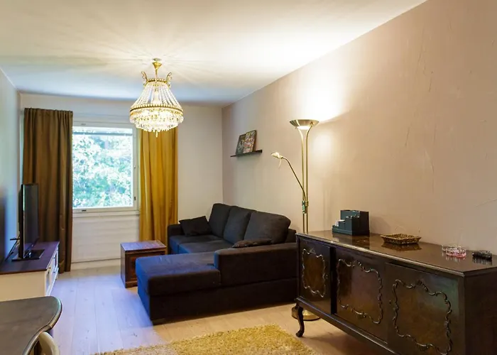 -hannula- Hiljainen Ja Tilava Kaksio Kahdella Autopaikalla Kauppojen Vieressae *