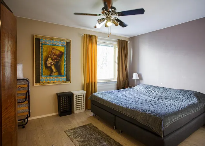 -hannula- Hiljainen Ja Tilava Kaksio Kahdella Autopaikalla Kauppojen Vieressae 公寓